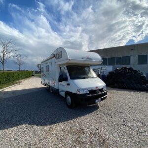 Mansardato 6 posti letto 5 viaggio con doppia dinette Roller Team Living